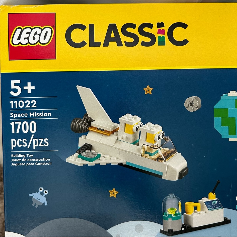 Lego Classic Space Mission Set- 1700 pieces - Picture 6 of 7